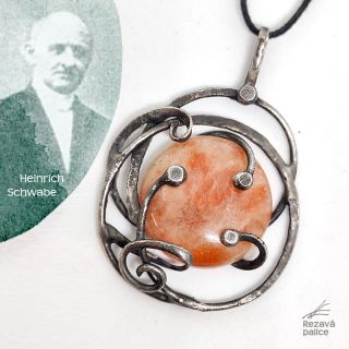 Vulcan měď, cín, sluneční kámen, výška 4-5 cm „Ich habe ein Telescop. Das is fantastisch!“ výskal radostí lékárník...