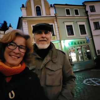 Tak jsme se s tátou prošli večerní Litomyšlí. V současné lékárně na náměstí měl jeho dědeček krejčovský krámek a dílnu v...